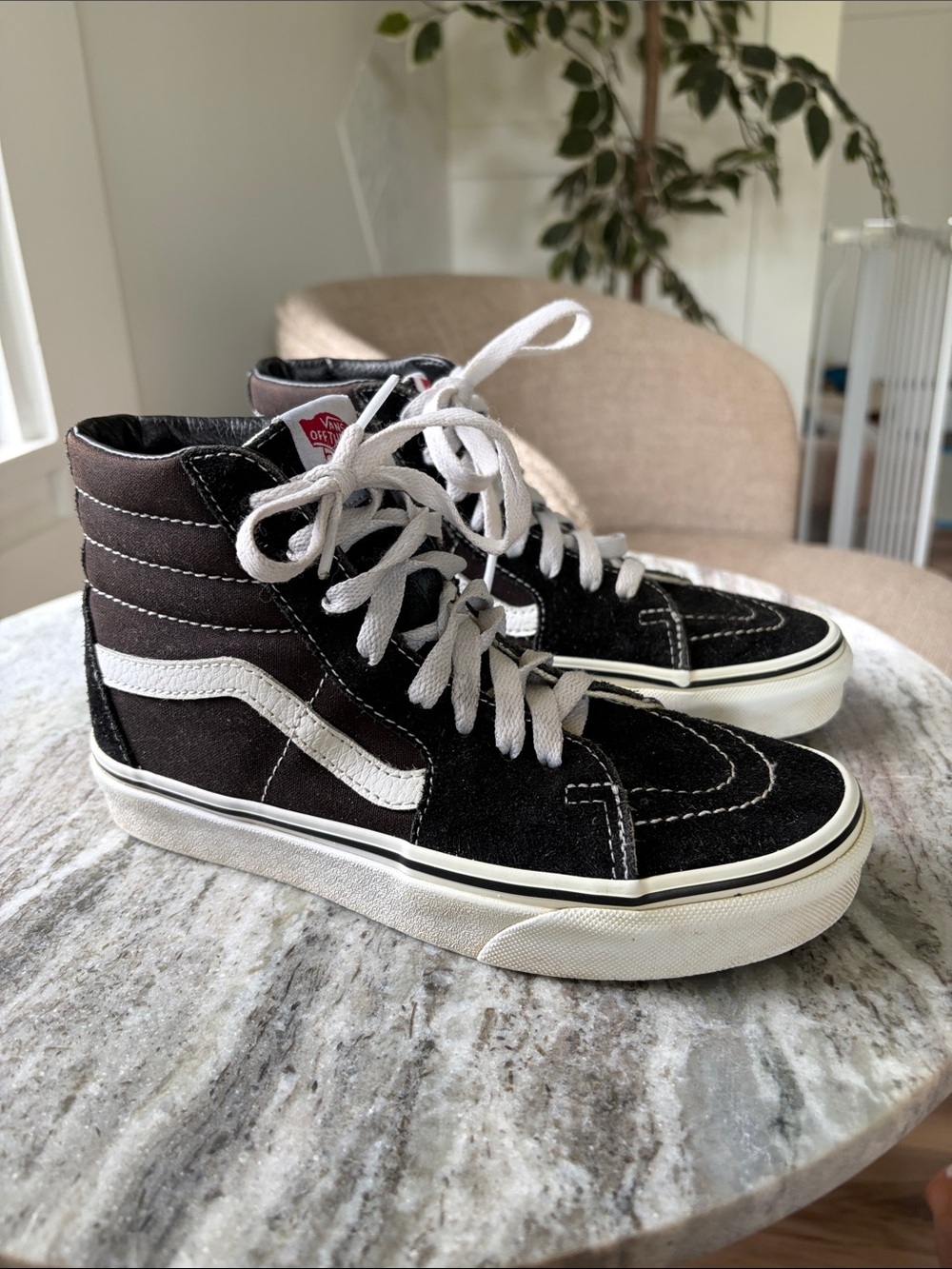 Black White Sk8-Hi VANS Size 5 (men’s 3.5 / EU 34.5)